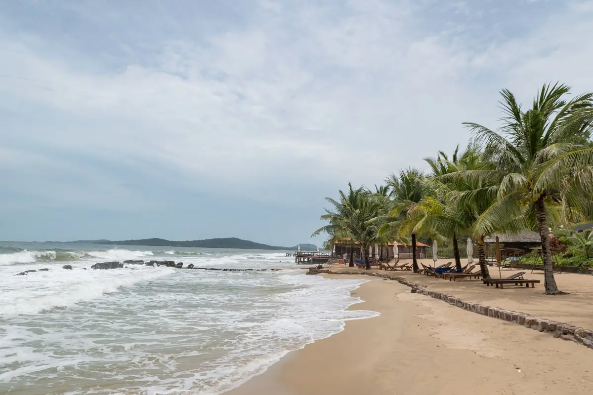 Ein palmengesäumter Strand auf Phu Quoc