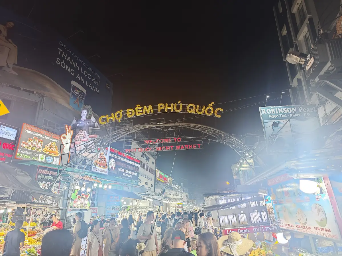 Das Eingangstor des Nachtmarkts von Phu Quoc