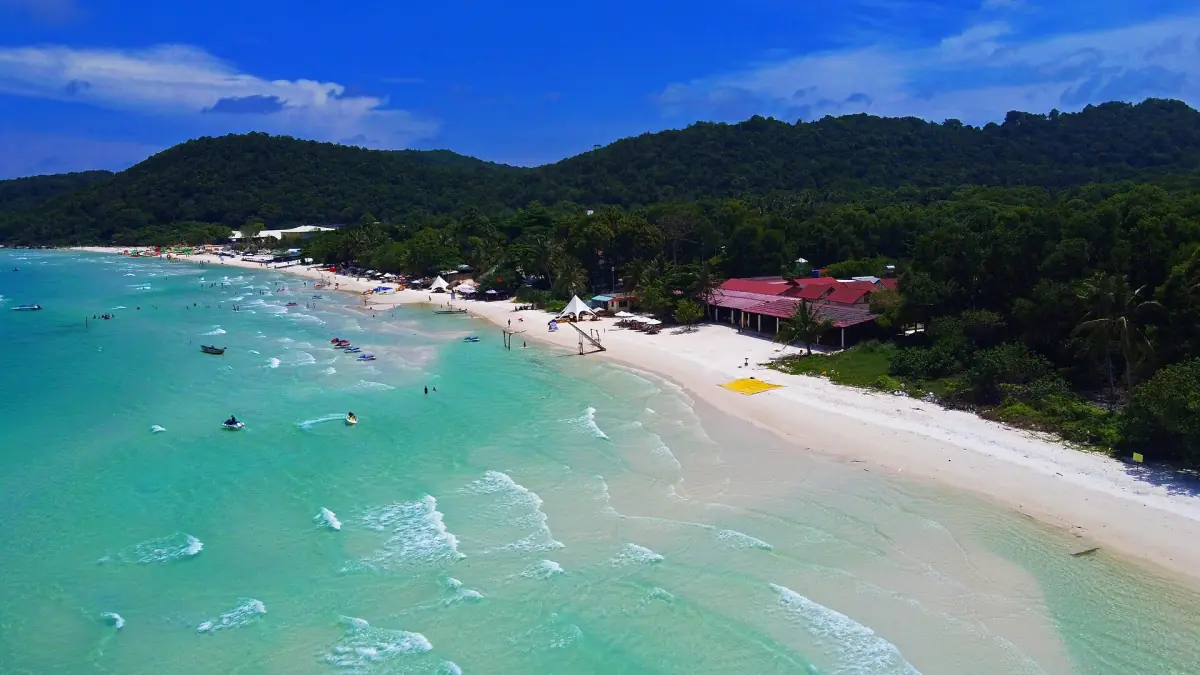 La plage de Sao et ses eaux turquoise à Phu Quoc